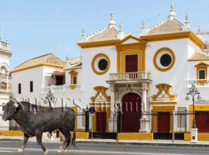 Fachada de la Plaza de toros de Sevilla