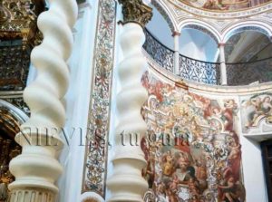 Pinturas frescos de la Iglesia de San Luis de los franceses en Sevill