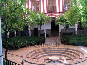 Fontaine de l'hôpital de los Venerables à Séville