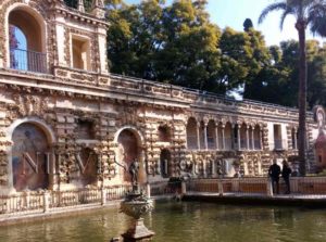 Fuente en los jardines del Alcázar de Sevilla. Jardín del Estanque de Mercurio