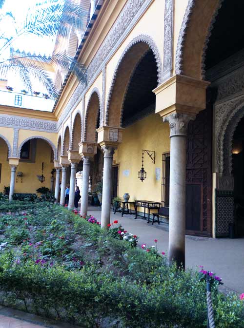 Side view of the Palacio de las Dueñas