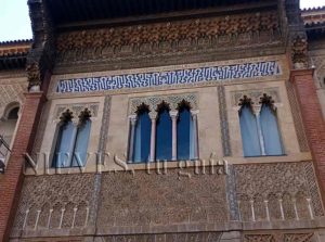 Muslim windows in the Alcazar of Seville cicerone